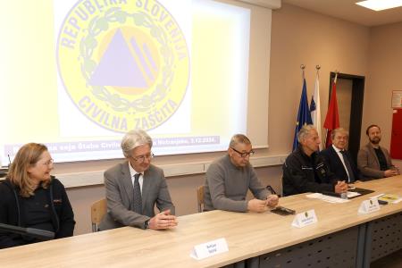 RAZŠIRJENA SEJA ŠTABA CIVILNE ZAŠČITE ZA NOTRANJSKO 02 FOTO LJUBO VUKELIČ